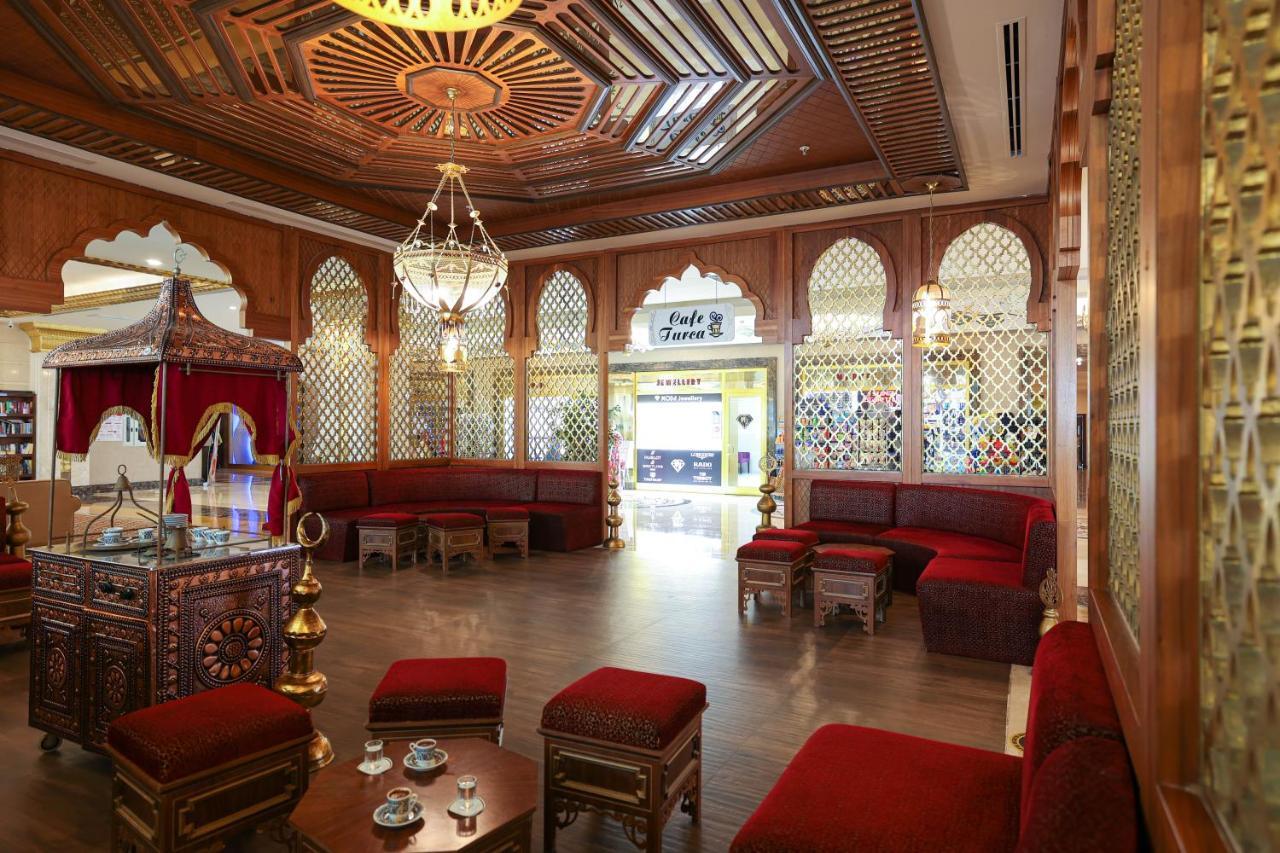 Crystal Palace Luxury & Side