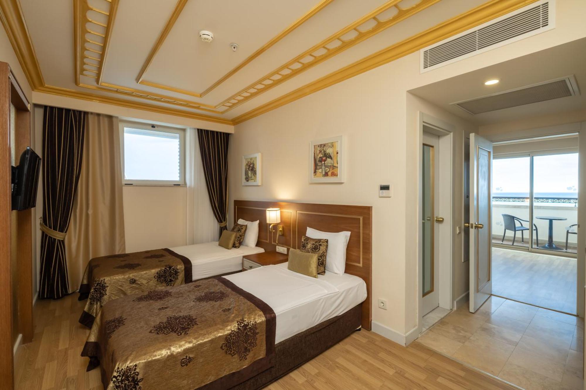 Complex Crystal Palace Luxury & Side