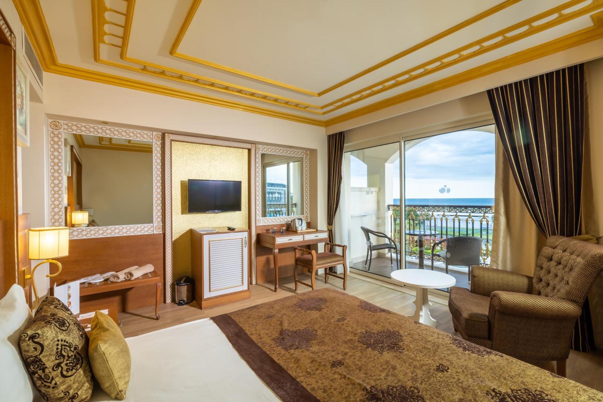 Complex Crystal Palace Luxury & Side