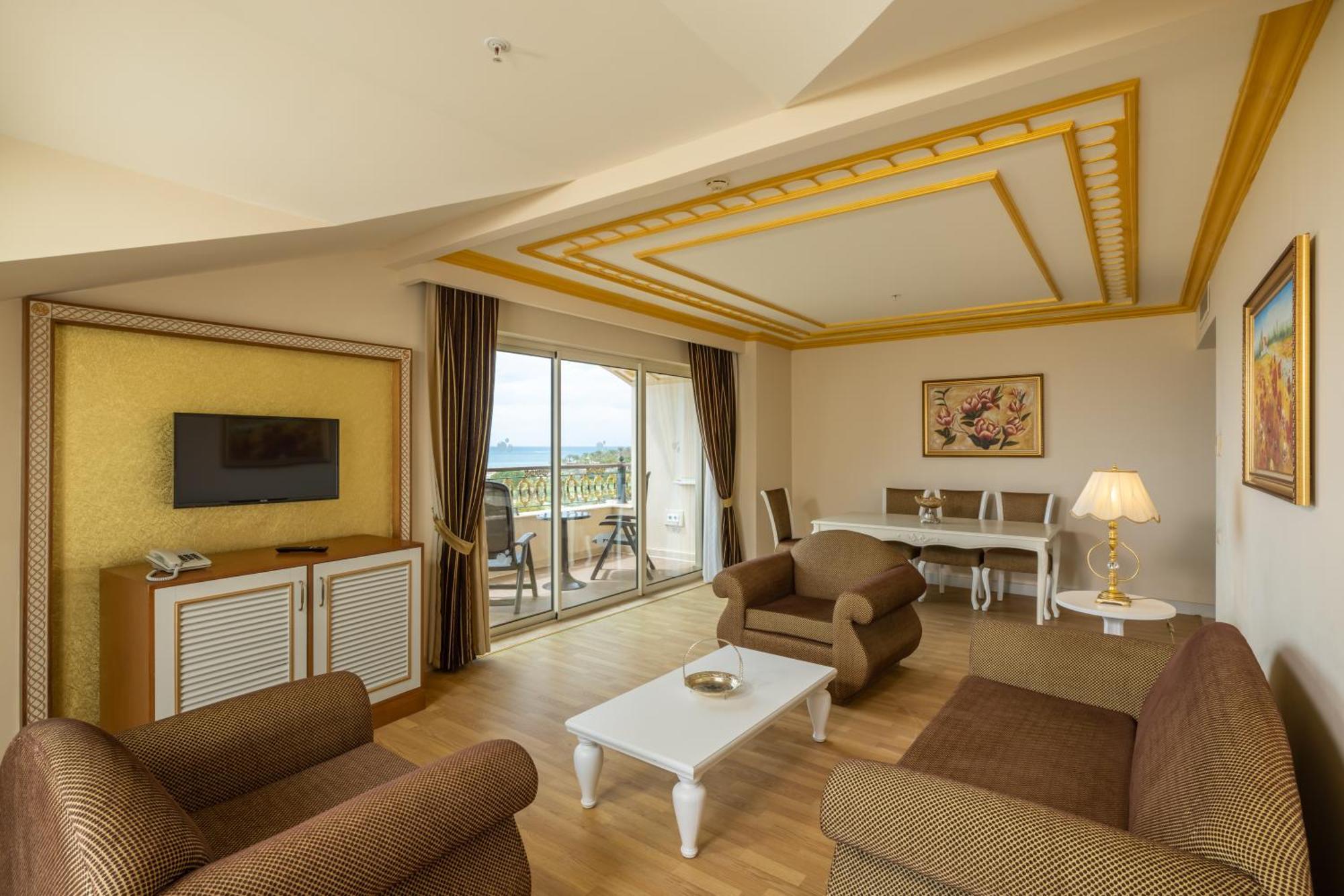 Crystal Palace Luxury & Complex
