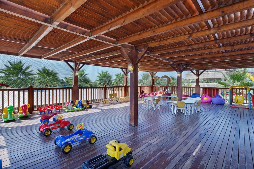 Complex Crystal Palace Luxury &